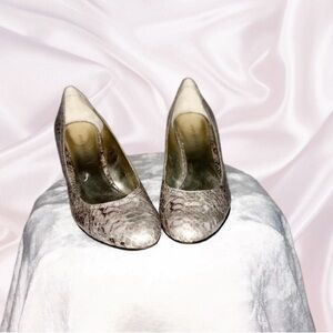 Anne Klein Pumps Wedge Snakeskin Patterned Heels Golden Women’s Size 8